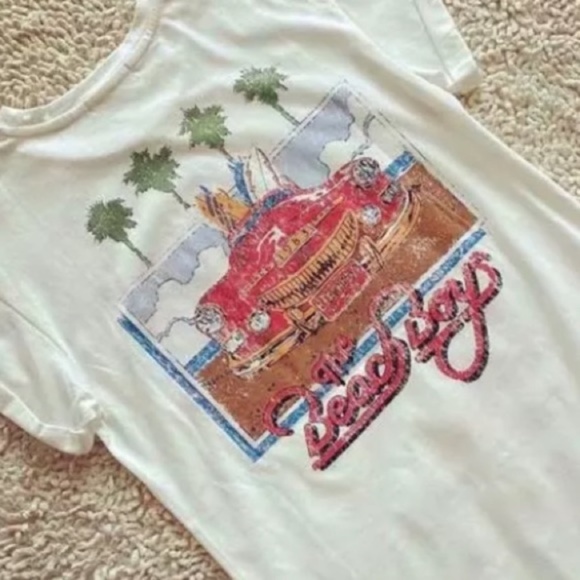 SOLD OUT The Beach Boys 1983 Tour Graphic Band Music Tee - Picture 5 of 7